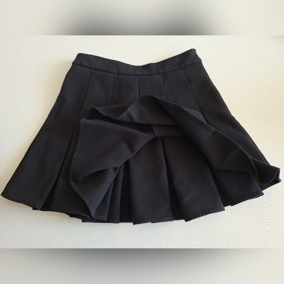 Blue Blush Ruffled, Black, High Waisted Short Skirt, Thick fabric, Barely worn - Picture 2 of 5